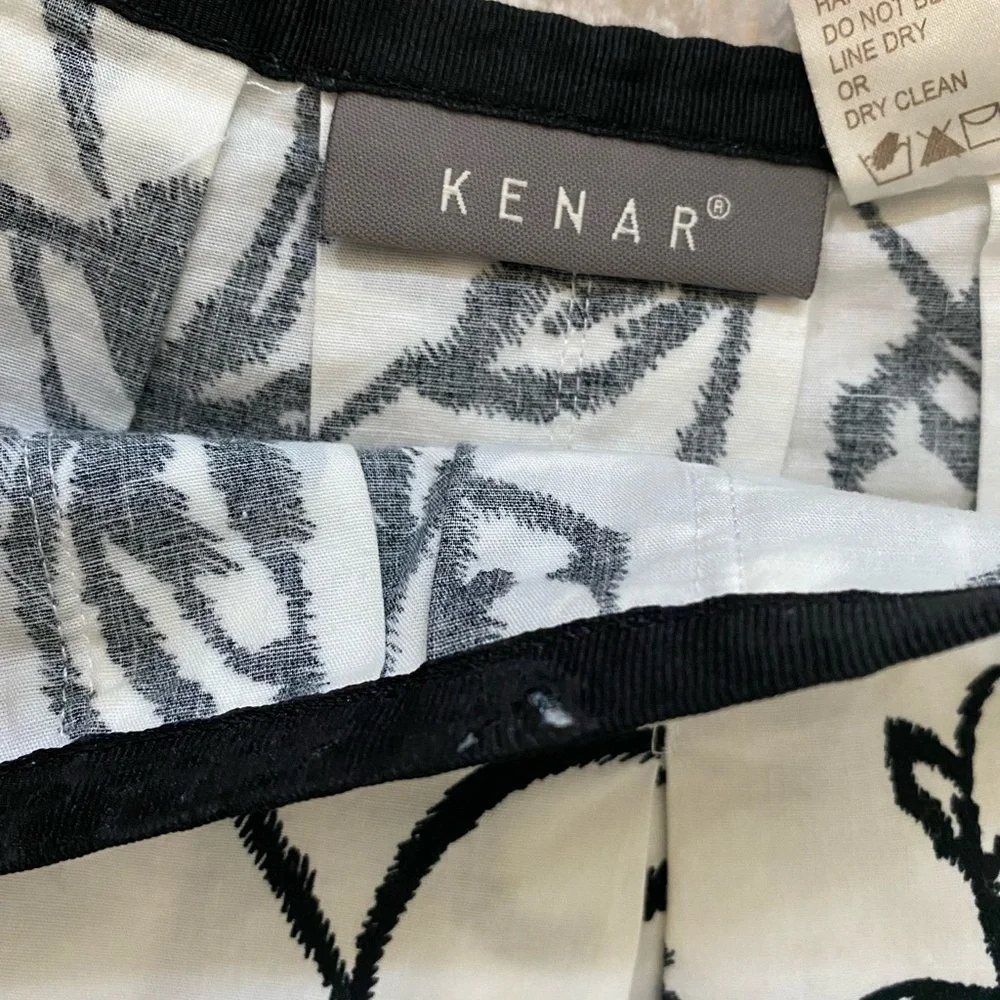 Kenar Mini Skirt Size 4 Black and White Pleated GUC
